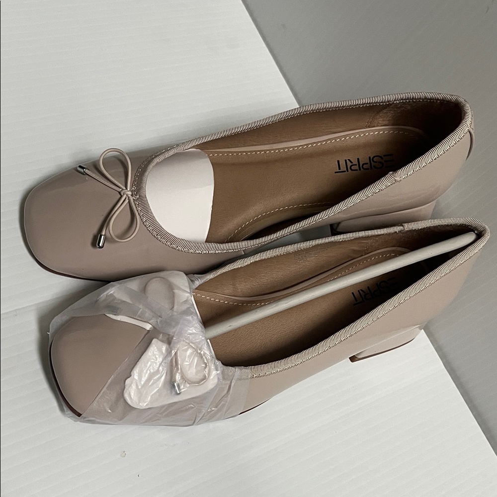 Esprit Women's Beige Loafers